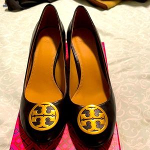 Tory Burch Benton pump in black